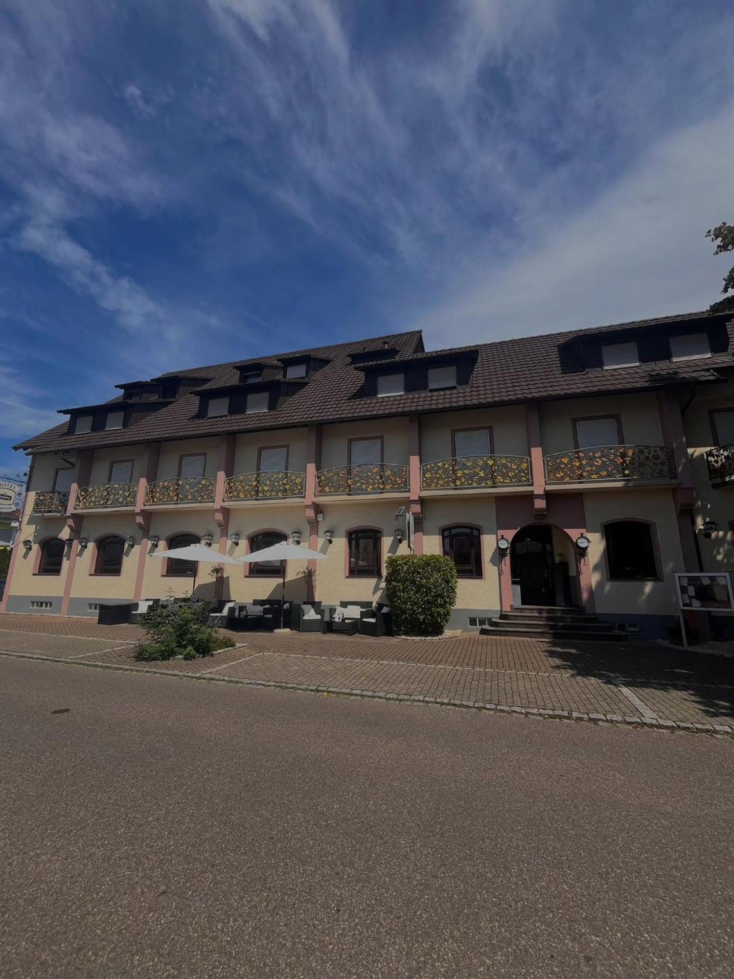 Hotel Rebstock รูสท์ ภายนอก รูปภาพ