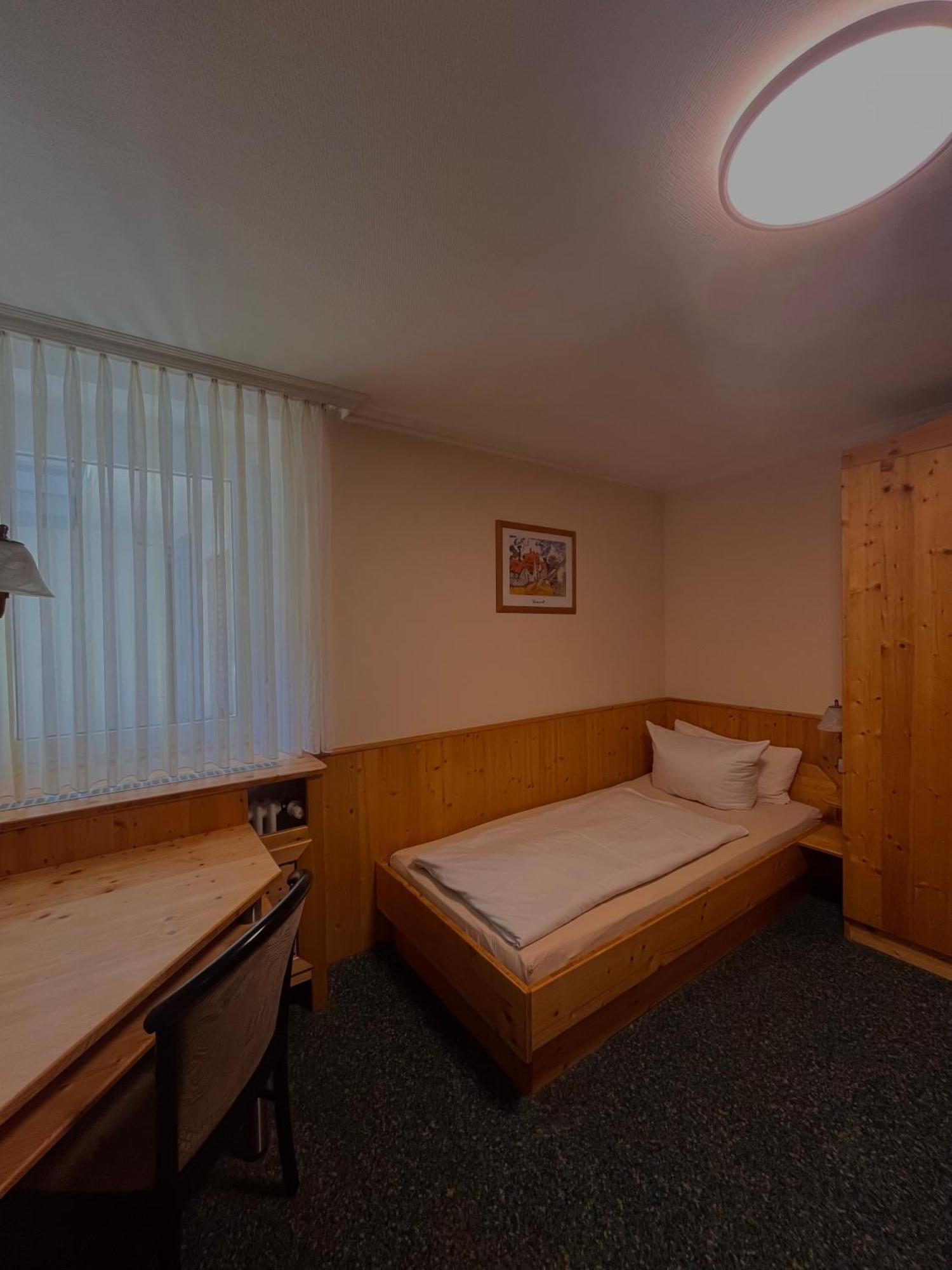 Hotel Rebstock รูสท์ ภายนอก รูปภาพ