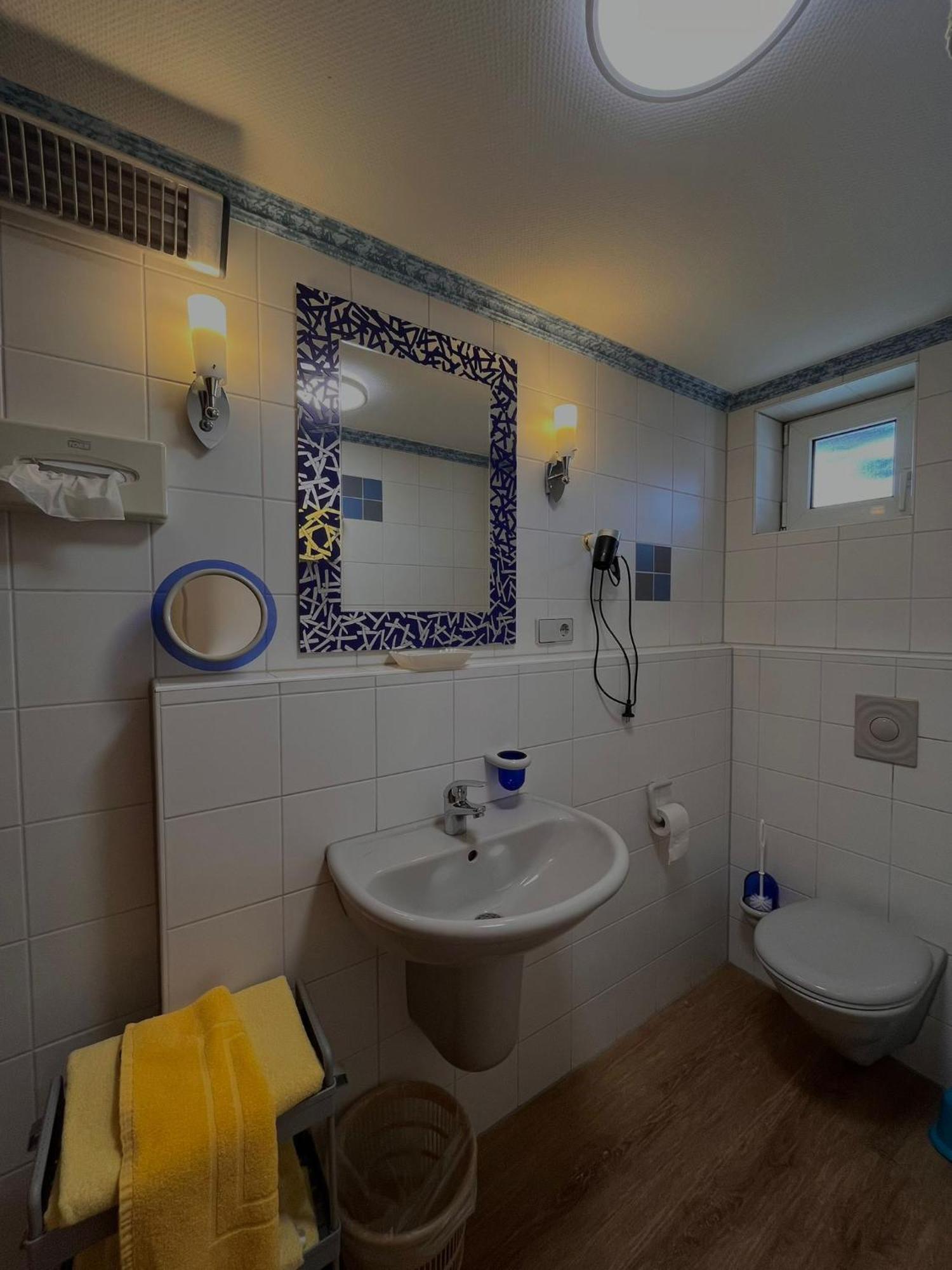 Hotel Rebstock รูสท์ ภายนอก รูปภาพ