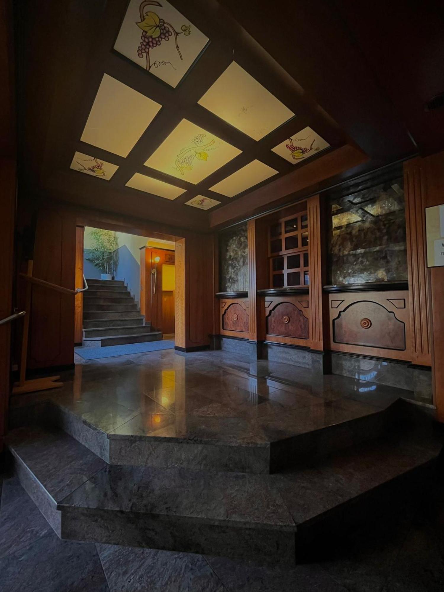 Hotel Rebstock รูสท์ ภายนอก รูปภาพ