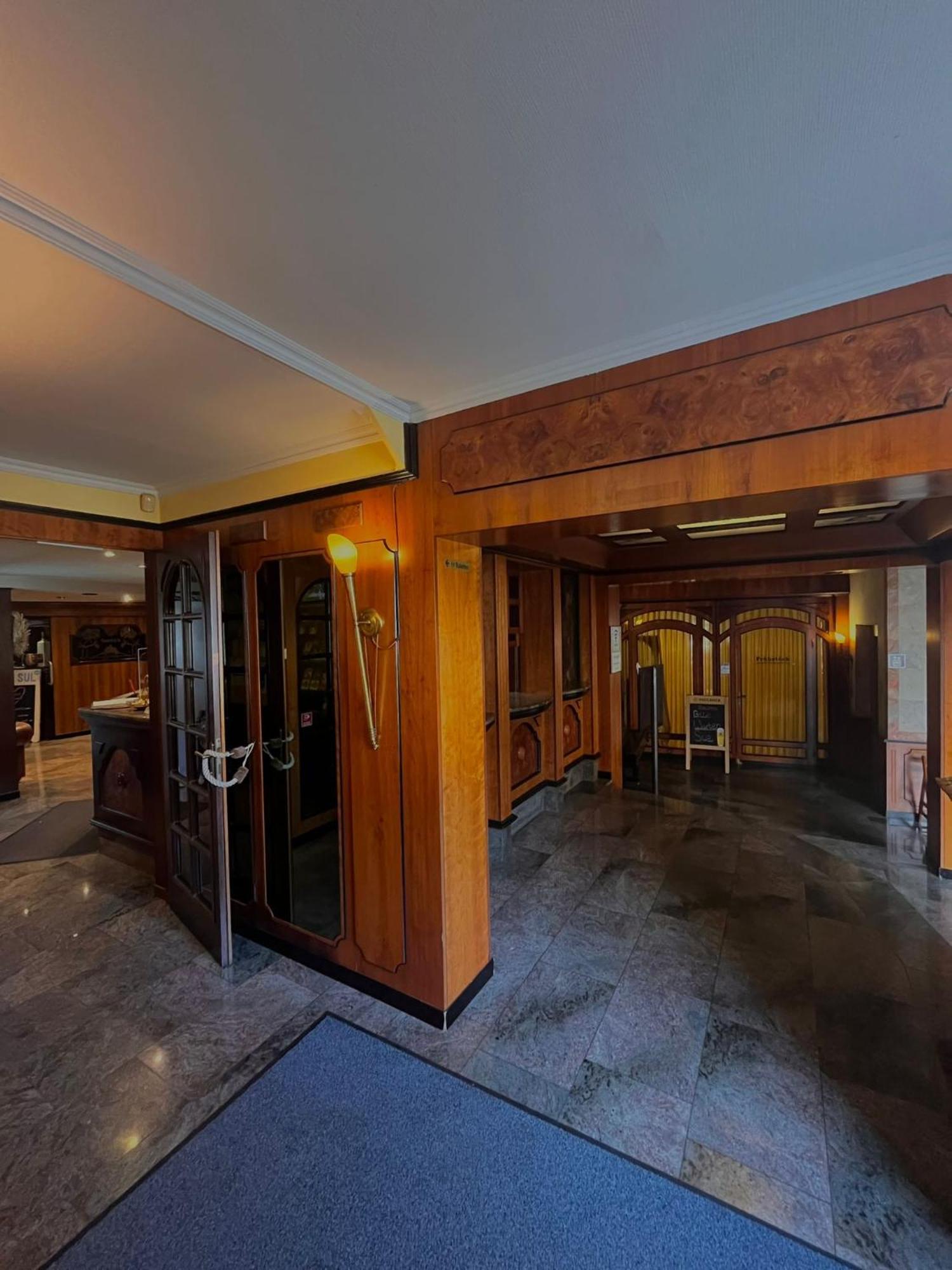 Hotel Rebstock รูสท์ ภายนอก รูปภาพ