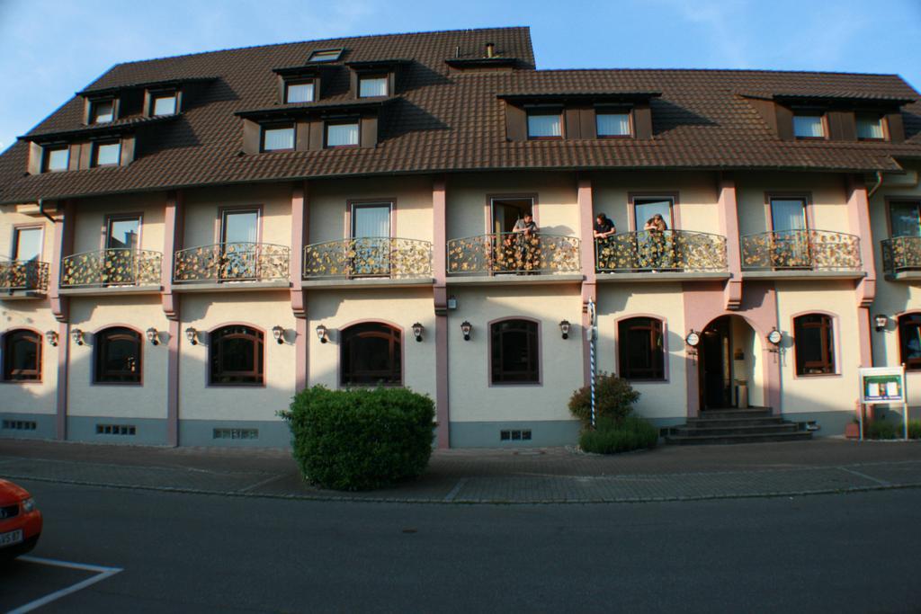 Hotel Rebstock รูสท์ ภายนอก รูปภาพ