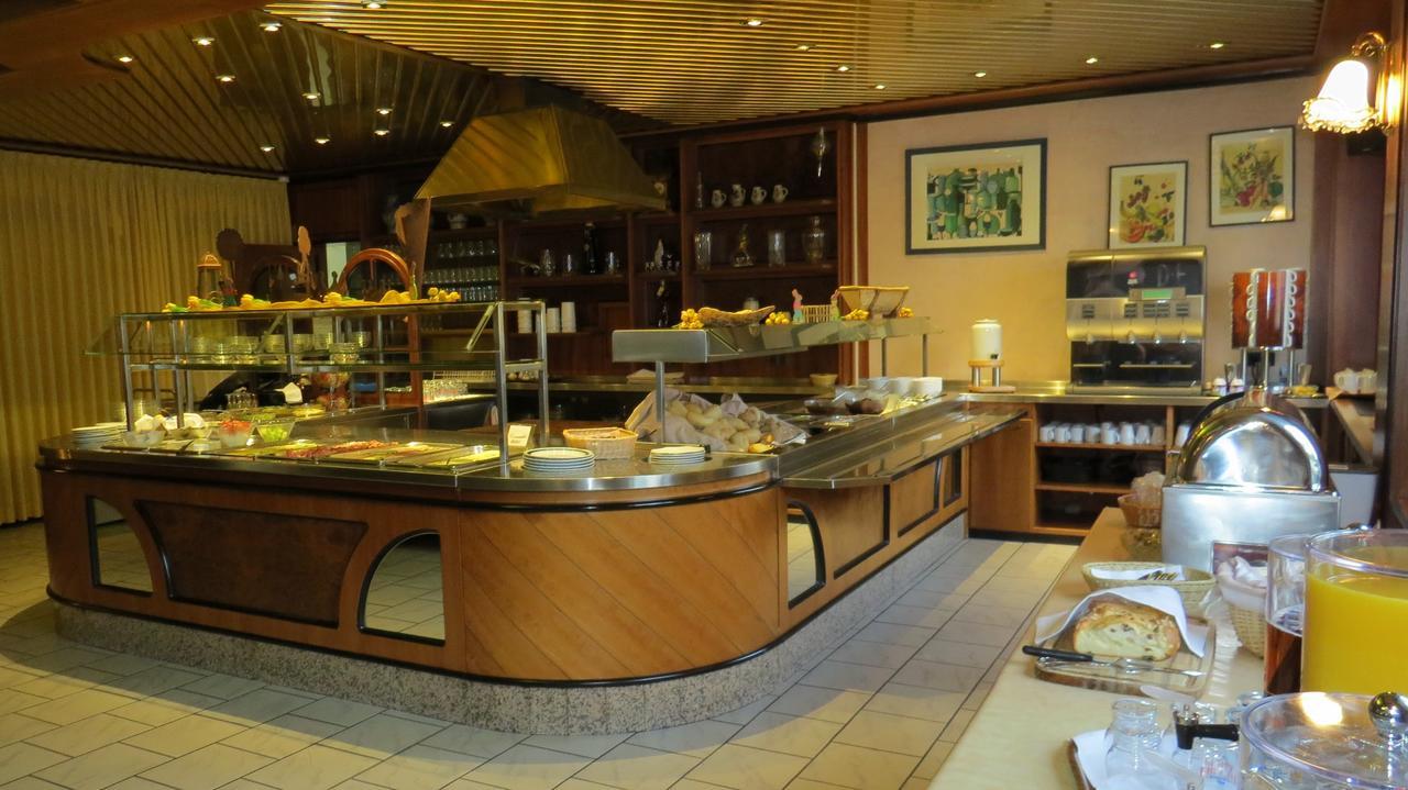 Hotel Rebstock รูสท์ ภายนอก รูปภาพ
