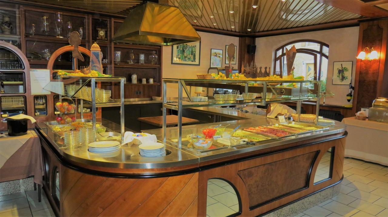 Hotel Rebstock รูสท์ ภายนอก รูปภาพ