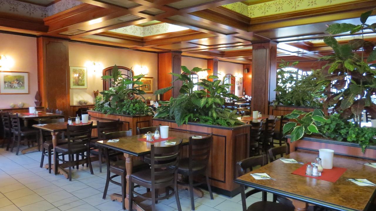 Hotel Rebstock รูสท์ ภายนอก รูปภาพ